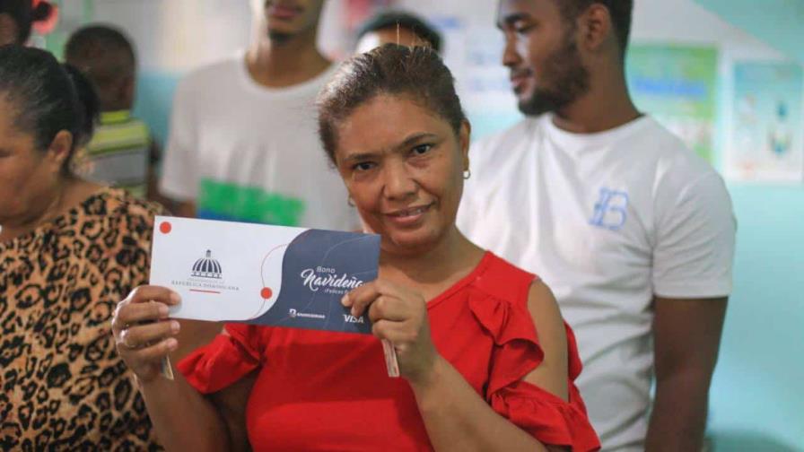 Gobierno empezó entrega del Bono Navideño de RD$1,500