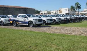 Presidente Luis Abinader entregó a la Policía Turística 35 camionetas y 30 motocicletas