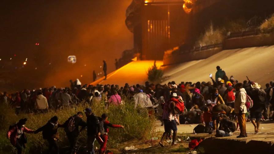 Más de 1,500 migrantes cruzan la frontera México-EEUU en una noche