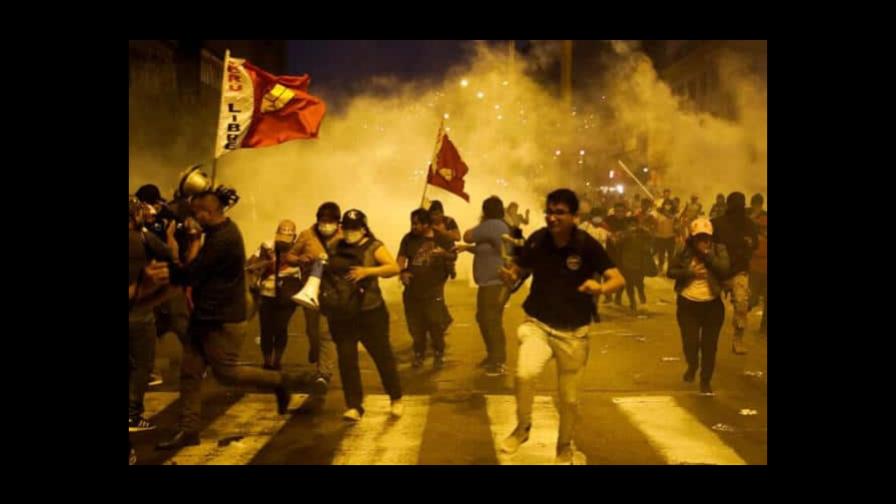 Sube a cuatro la cifra de muertos en protestas por nuevas elecciones en Perú