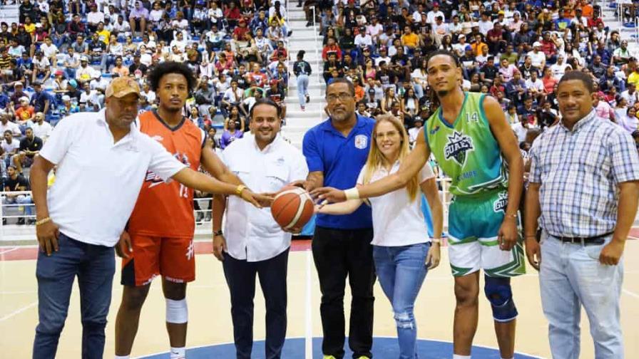 Viceministro técnico de Deportes, Elvys Duarte respalda baloncesto de Hato Mayor