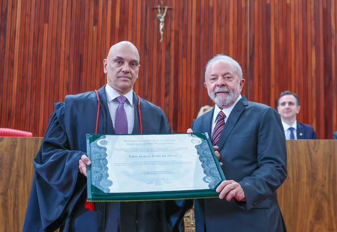 Lula reivindica la democracia entre lágrimas al recibir diploma de presidente