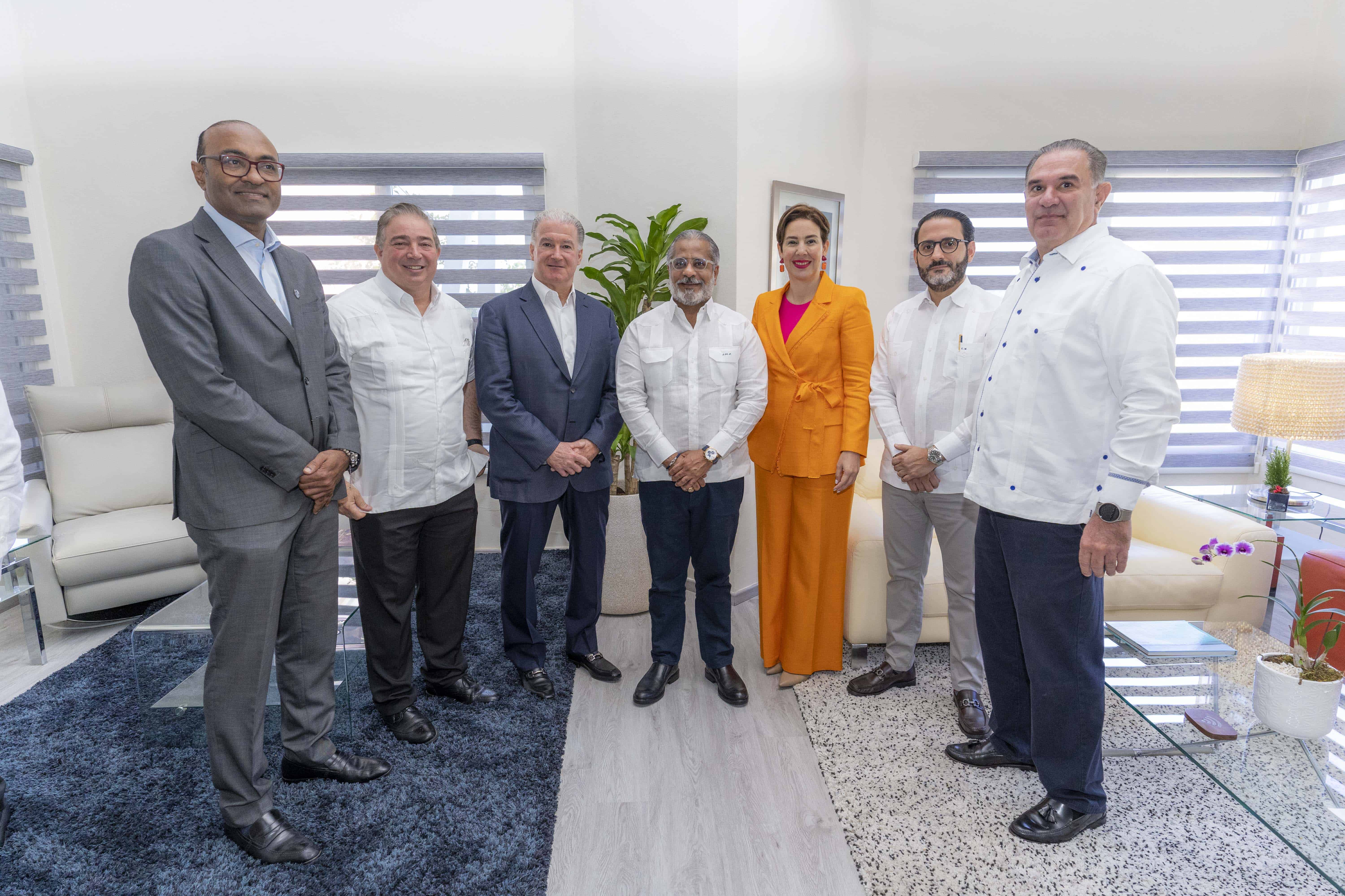 Danilo Rosario, Héctor Porcella, Greg Evans, José Marti Piantini, Mónika Infante, Carlos Núñez y Antonio Yaport.