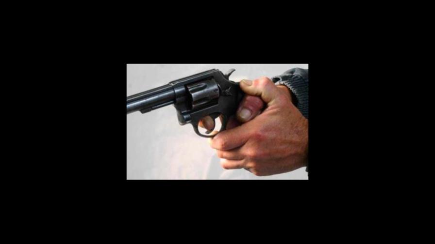 Hombre jugaba a la ruleta rusa y termina herido en la boca