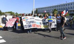 Veteranos se retiran de protesta tras promesa de pago de viáticos del Ministerio de Defensa