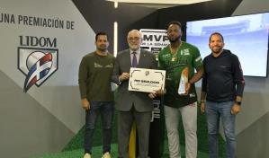 Ram&oacute;n Hern&aacute;ndez y C&eacute;sar Valdez, MVPs de la Semana en LIDOM