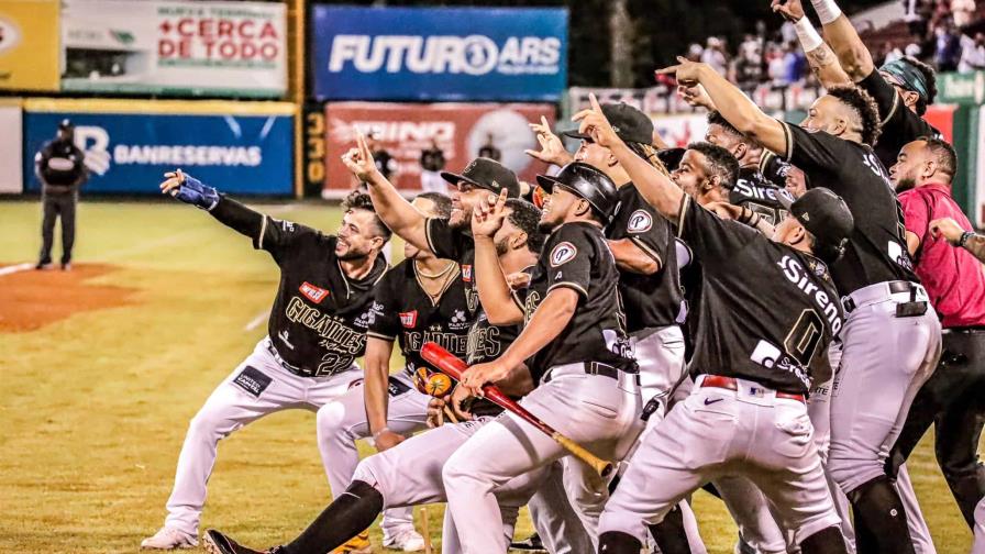 Jonrones de Sirí y Ozuna le dan la clasificación a los Gigantes a la postemporada