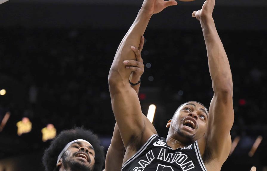VIDEO | Spurs se sostienen para vencer por a los Cavaliers