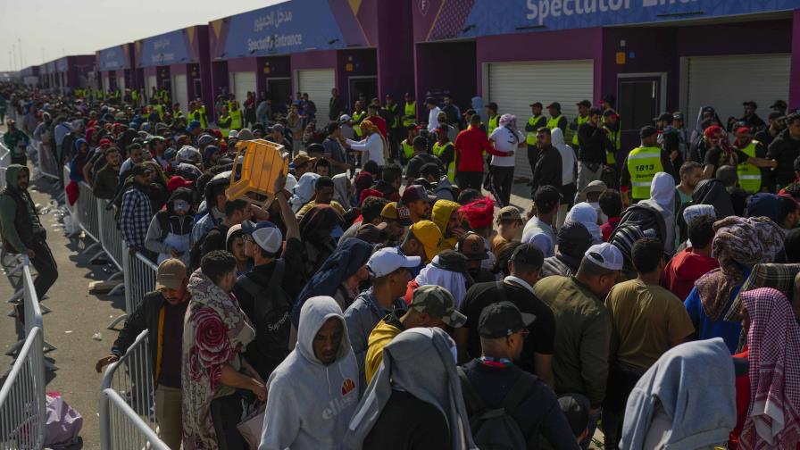 Marroquíes hacen cola por boletos gratis para semifinal
