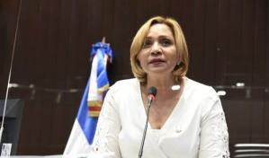 Diputada Soraya Suárez dice que quiere un aumento de sueldo porque el dinero no le alcanza
