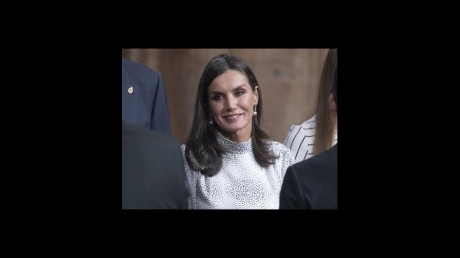 La Reina Letizia preside una reunión de trabajo en el Instituto Cervantes de Los Ángeles