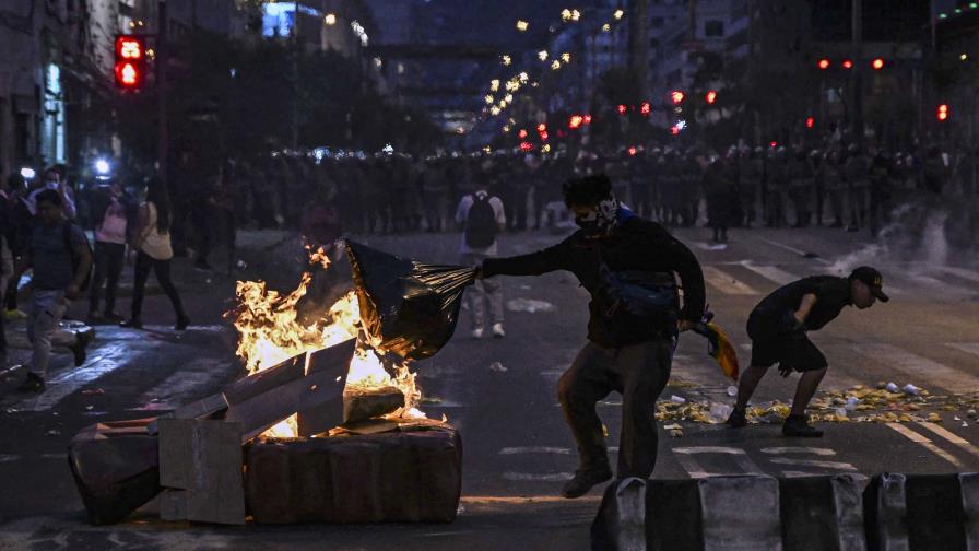 Perú decreta estado de emergencia 60 días en región epicentro de protestas