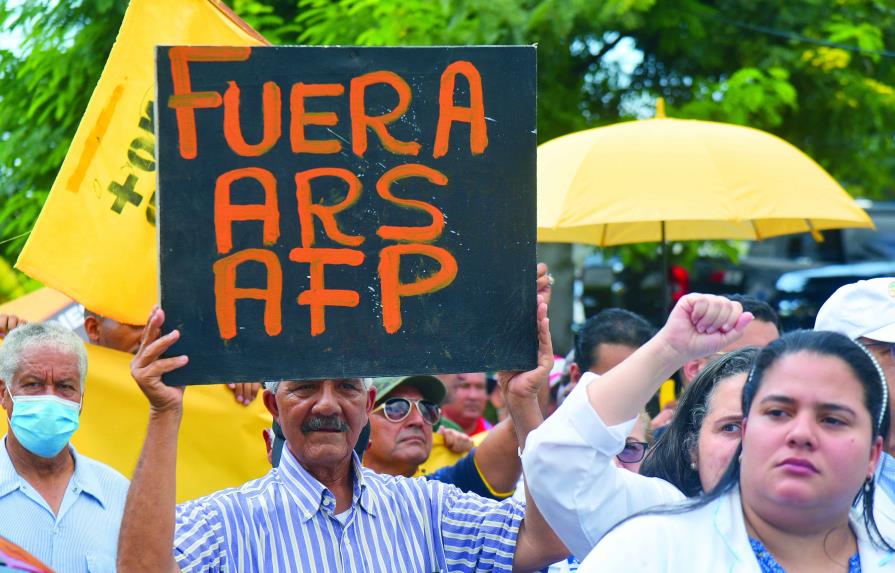 En 2022, las mascarillas quedaron atrás y las luchas del CMD con las ARS afectaron a miles