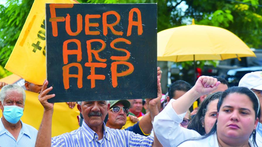 En 2022, las mascarillas quedaron atrás y las luchas del CMD con las ARS afectaron a miles