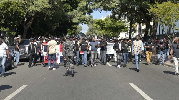 Pensionados de la Policía realizan última protesta del año sin ninguna solución