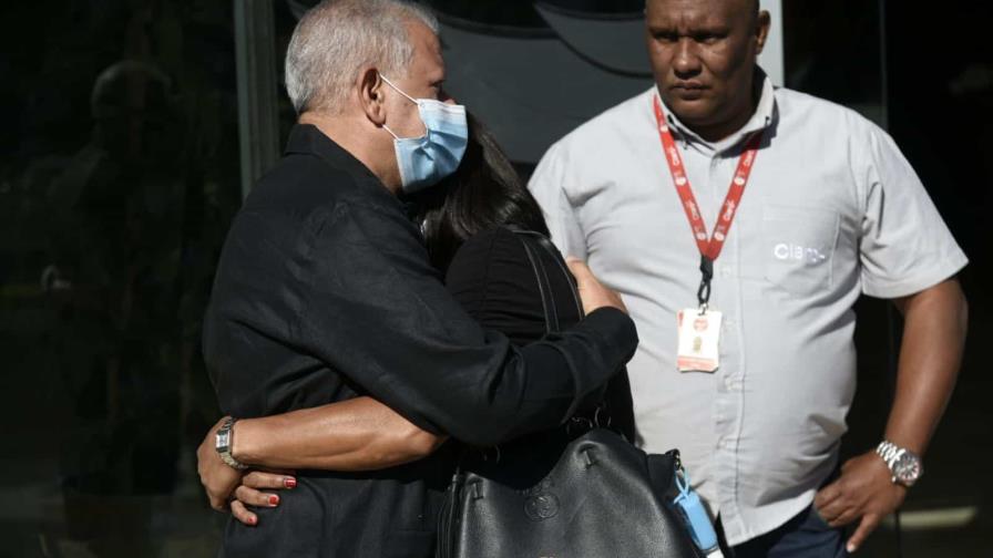 Familiares dan último adiós a joven que murió por pedrada en la 27 de Febrero Familiares dan último adiós a joven que murió por pedrada en la 27 de Febrero