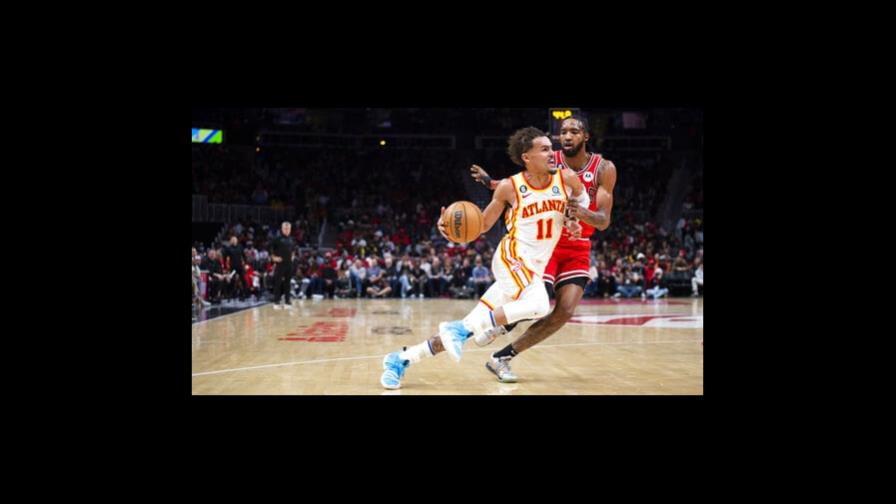 NBA multa a Young por lanzar balón a las gradas NBA multa a Young por lanzar balón a las gradas
