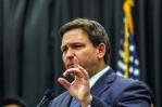 Ron DeSantis aventaja a Trump por 23 puntos y a Biden por cuatro