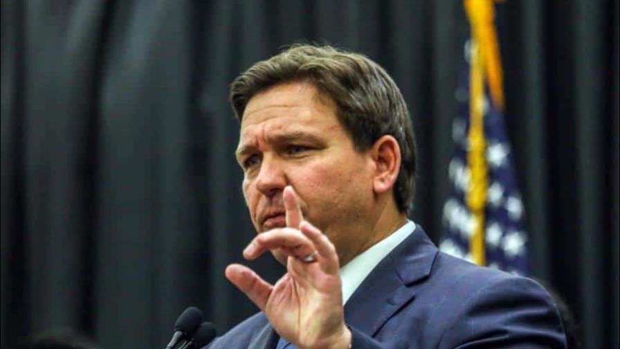 Ron DeSantis aventaja a Trump por 23 puntos y a Biden por cuatro
