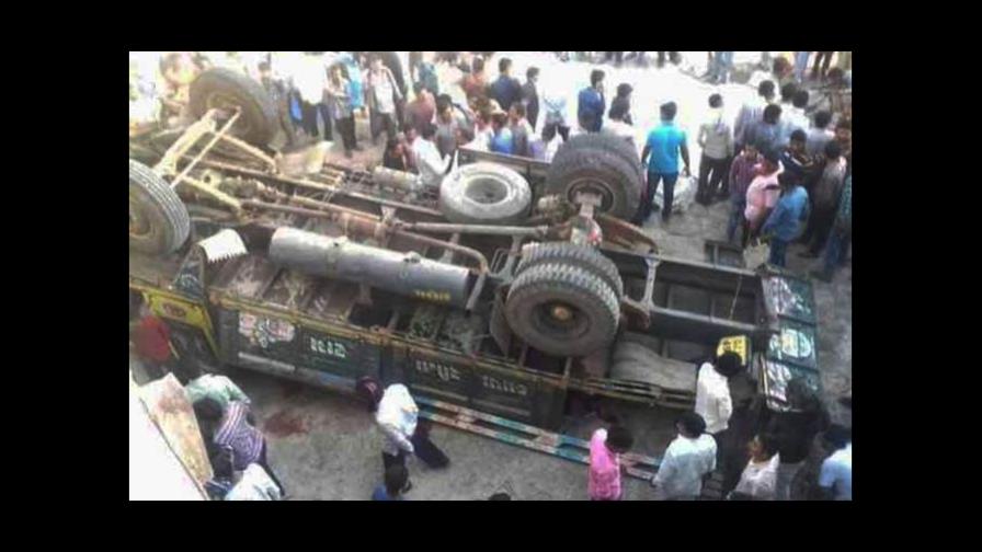 Al menos 18 invitados a una boda mueren en accidente de autobús en Nepal