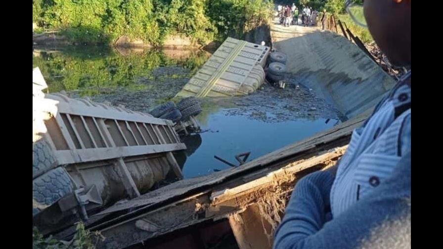 Colapsa puente en San Pedro de Macorís mientras cruzaba una patana