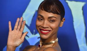 Zoe Saldaña madura con Neytiri de "Avatar"