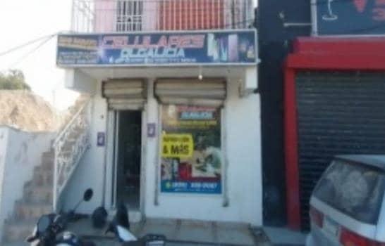 Rompen pared y roban 130 mil pesos y 84 celulares a negocio en Bávaro