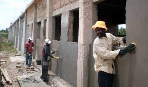 Califican de injusto el reciente aumento al precio de la funda de cemento