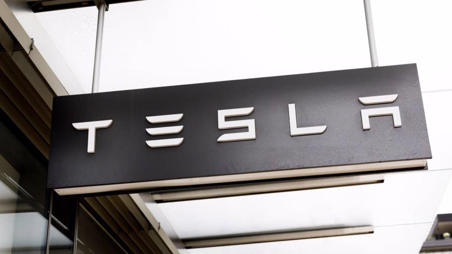 Tesla cae en Wall Street entre críticas por la fijación de Musk con Twitter