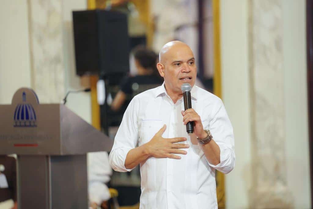 El maestro Amaury Sánchez. 