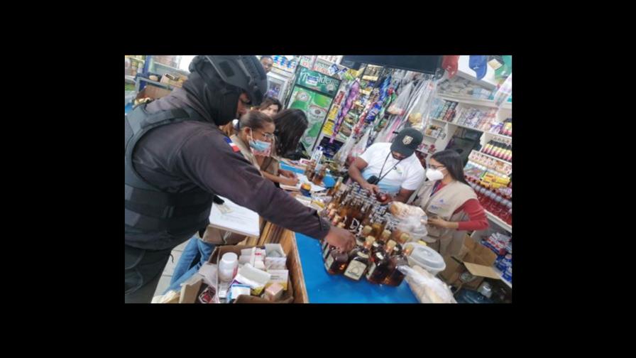 Decomisan 456 botellas de bebidas alcohólicas caducadas y sin registro sanitario