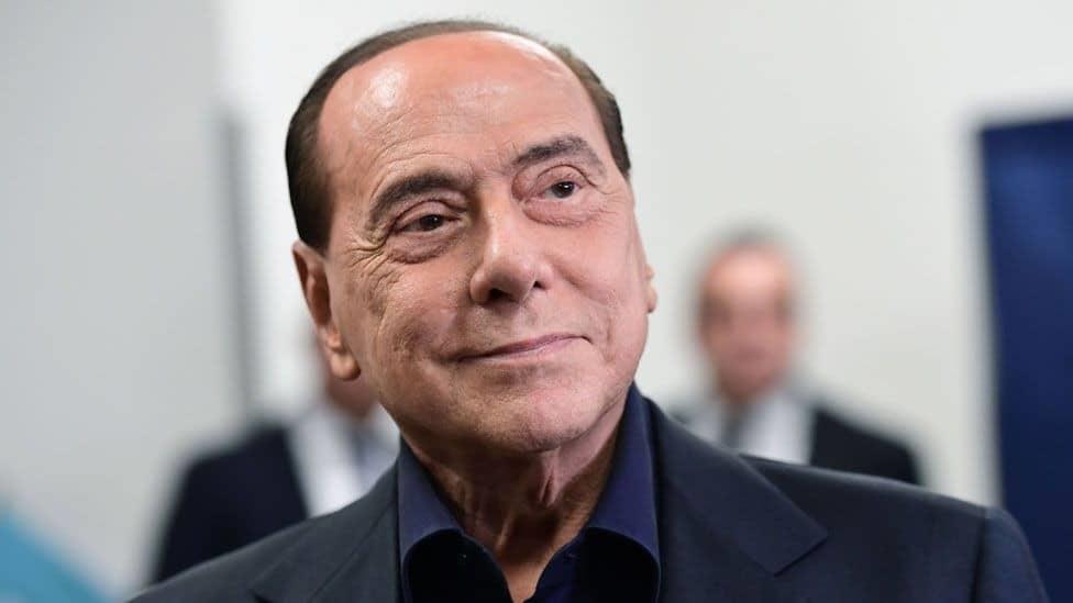 Berlusconi promete un bus de prostitutas para motivar a futbolistas del Monza