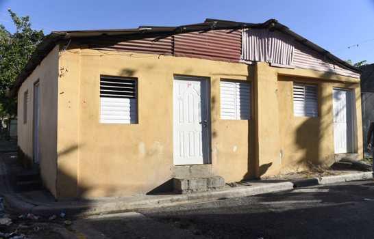 Vecinos dicen no fue un intercambio de disparos hecho que dejó seis delincuentes muertos en Los Alcarrizos