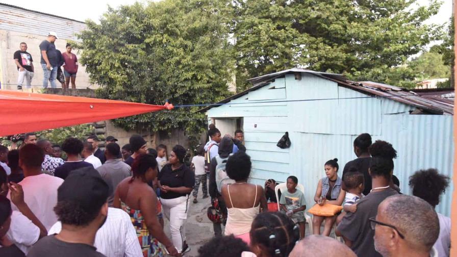 Familiares velan y sepultan a supuestos integrantes de banda “Los Papo Trenzas” de Los Alcarrizos