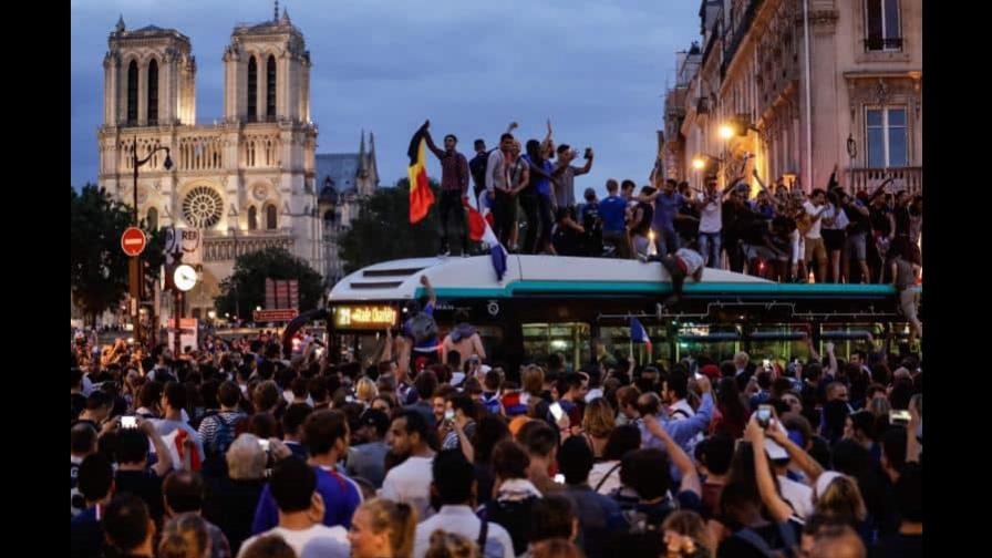 Un muerto y unos 250 detenidos en Francia en las celebraciones de la victoria del Mundial