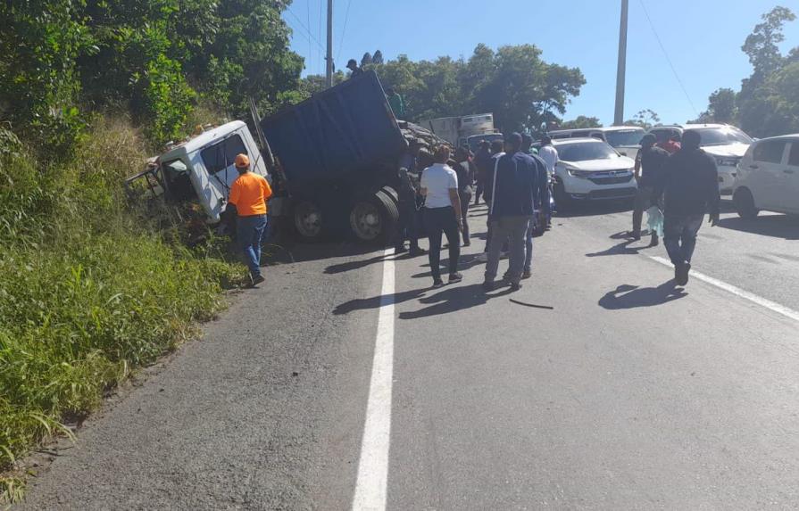 Accidente múltiple en la autopista Duarte dejó cuatro muertos y 10 heridos