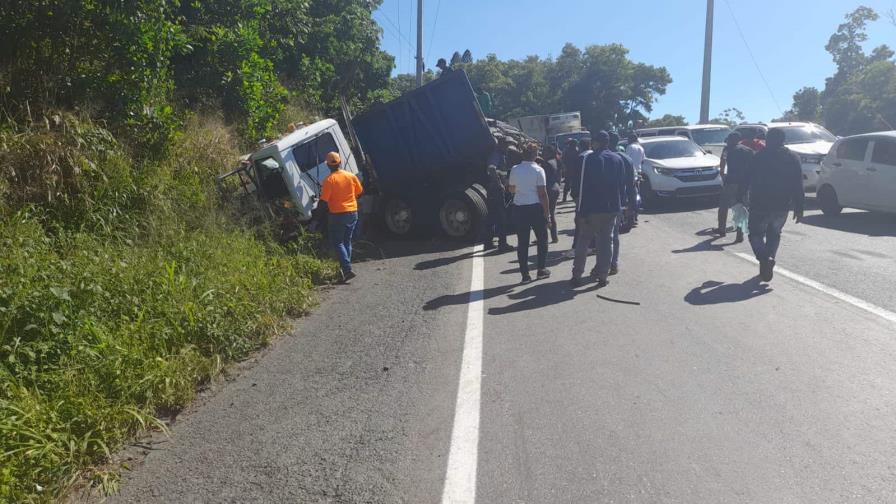 Accidente múltiple en la autopista Duarte dejó cuatro muertos y 10 heridos Accidente múltiple en la autopista Duarte dejó cuatro muertos y 10 heridos