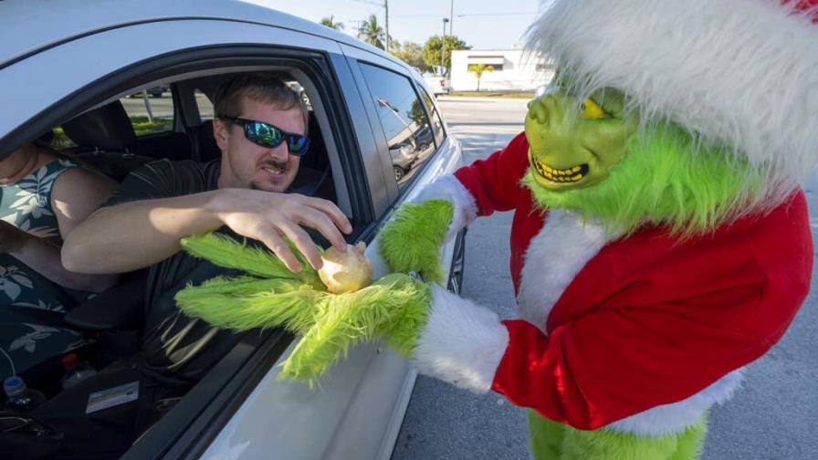 Grinch entrega cebollas a automovilistas que van muy rápido Grinch entrega cebollas a automovilistas que van muy rápido