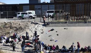 Ciudad El Paso en la frontera con México recibe ayuda federal para lidiar con crisis de migrantes