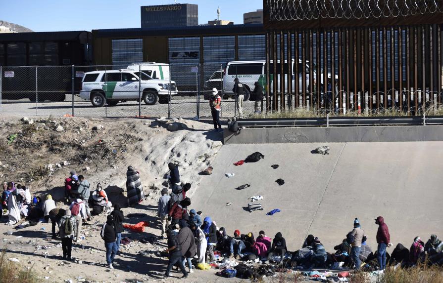 Ciudad El Paso en la frontera con México recibe ayuda federal para lidiar con crisis de migrantes