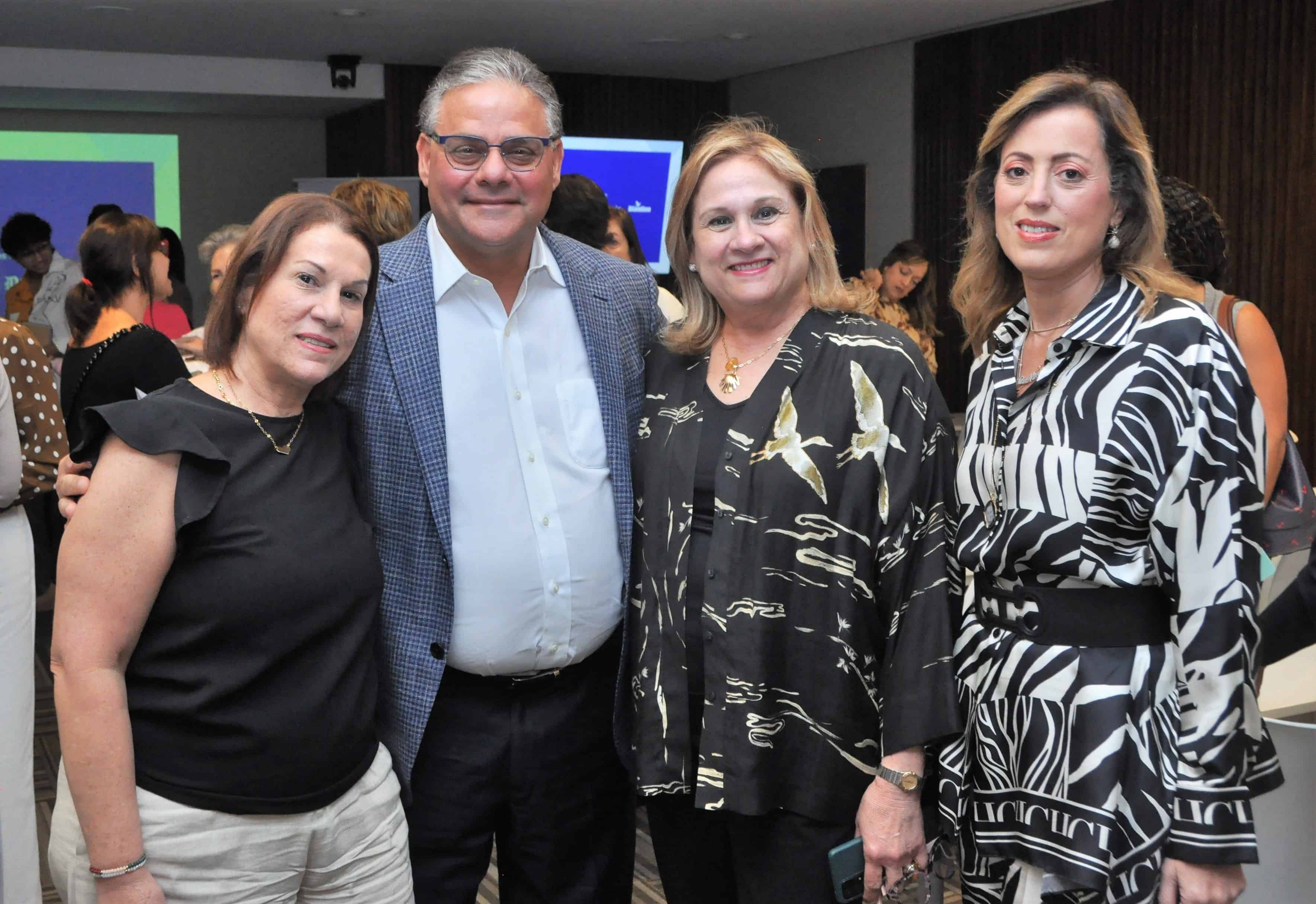 Rosanna Chaljub, Raúl Rizik, Yasmin Chaljub y Alexandra Mejía de Rizik.