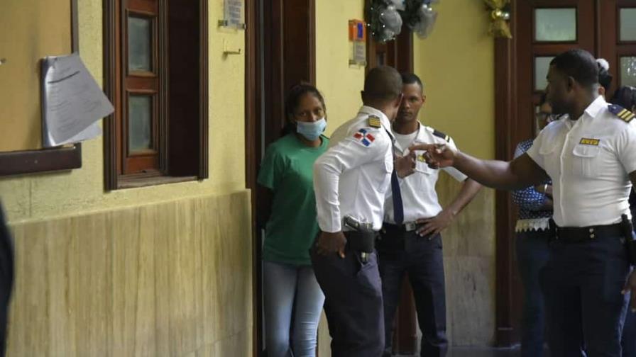 Jueza envía a prisión mujer acusada de provocar muerte de su hijo Jueza envía a prisión mujer acusada de provocar muerte de su hijo