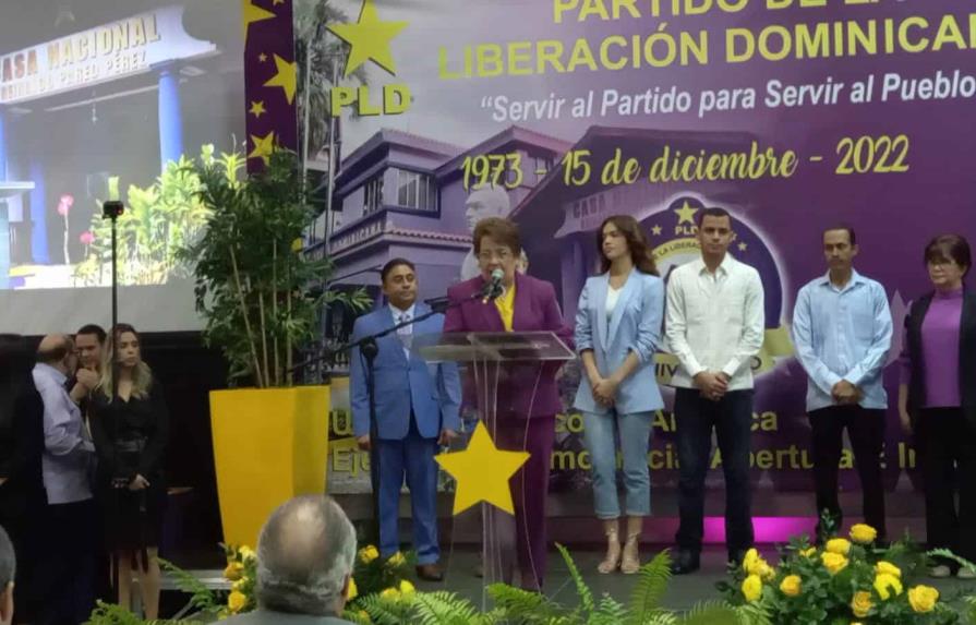 Abel Martínez recibe certificado que lo acredita como precandidato presidencial del PLD
