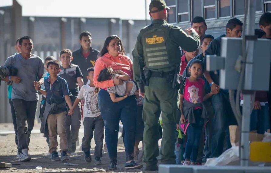 El Paso recibe ayuda federal para lidiar con crisis de migrantes