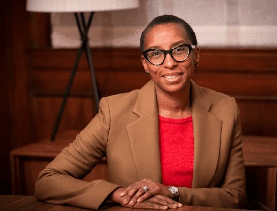 Claudine Gay será la primera presidenta negra de Harvard, la segunda mujer