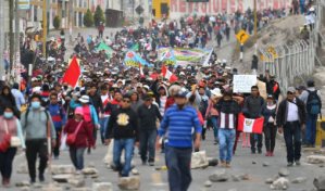 Al menos 6 manifestantes muertos en primer día de emergencia nacional en Perú