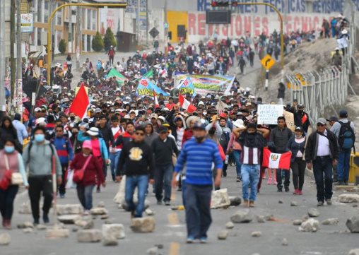 Aumenta a 20 el balance de muertos por las protestas en Perú