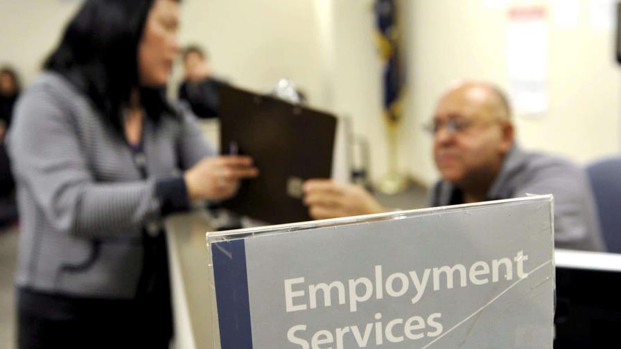 Baja a 21,000 la cifra semanal de pedidos del subsidio por desempleo en EEUU Baja a 21,000 la cifra semanal de pedidos del subsidio por desempleo en EEUU