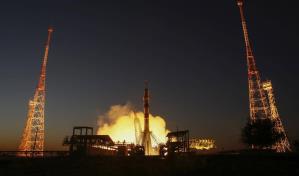 Cancelan caminata espacial de cosmonautas rusos por desperfecto en nave Soyuz