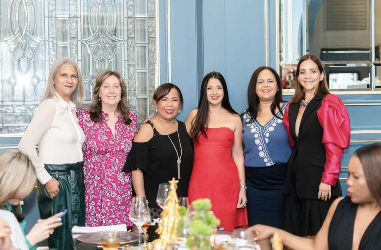Grisell Lora, Beatriz Bienzobas, Zoila Puello, Susana ortega, Mayra Puello y Claudine Nova.